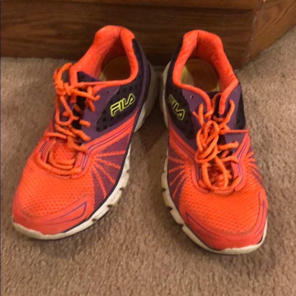 Women’s tennis shoes